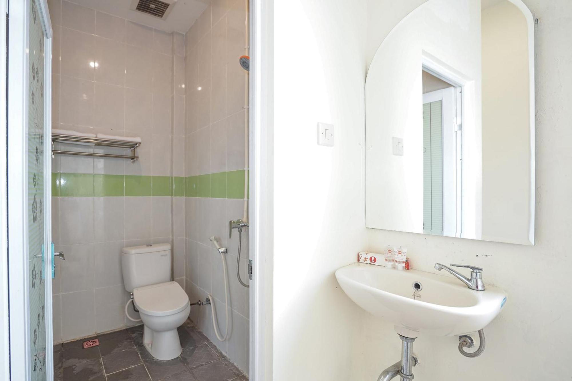 Hotel O Juanda Near Terminal International Juanda Brebek Экстерьер фото